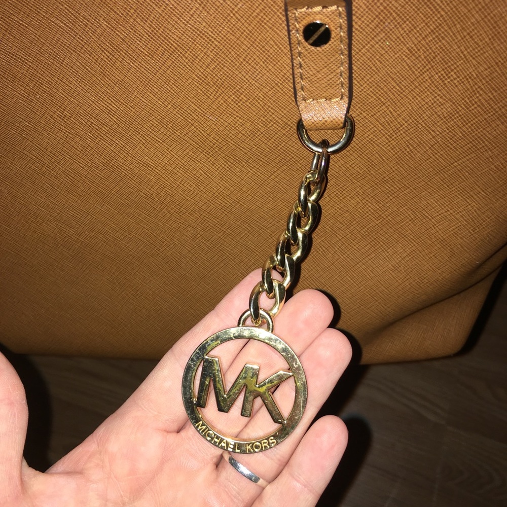 Micheal kors pocket book